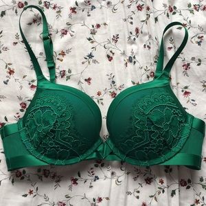 Emerald Victoria’s Secret “Very Sexy Push-up” Bra